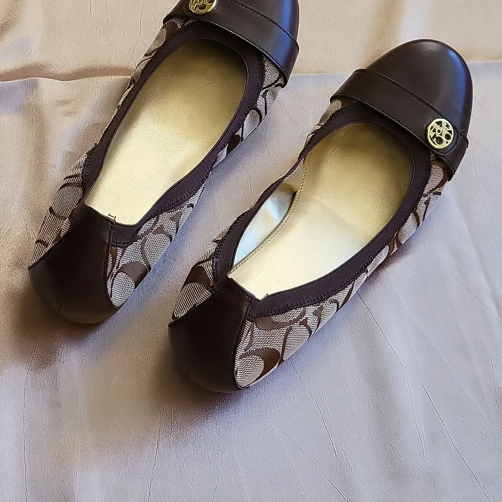 Coach Chelsea NWOB ladies ballet flats.Size 9.5B - Picture 5 of 12